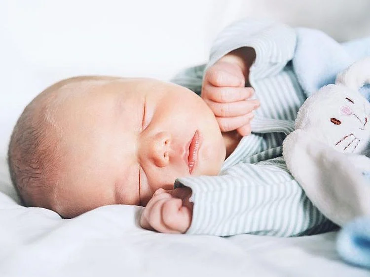 Baby flat head syndrome