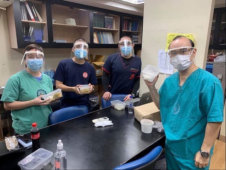 2020-04-02T022452Z_1563200693_RC22WF91ZSKJ_RTRMADP_3_HEALTH-CORONAVIRUS-PHILIPPINES-3D-PRINTING-(Read-Only)