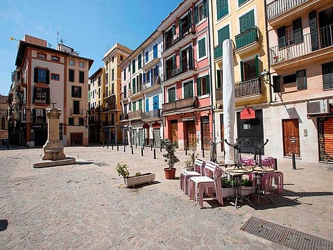 Four cases of a coronavirus variant believed to be particularly infectious that recently emerged in Britain have been confirmed in Madrid.