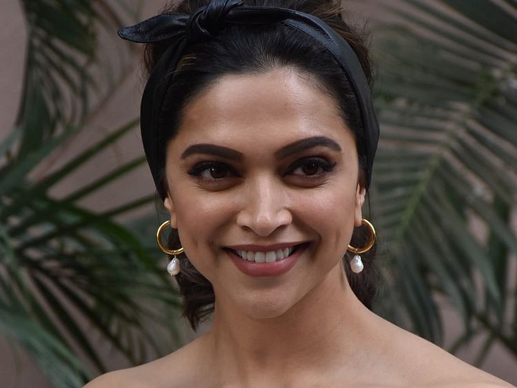 TAB 200417 Deepika Padukone-1587122559098