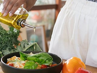 Dubai: Can my wife offer online cooking classes without a permit?