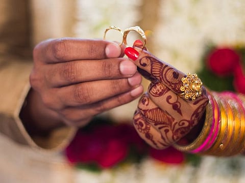 Couple in India get married despite lockdown, wearing masks
