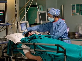 Scientists hunt for genetic key to COVID-19 vulnerability