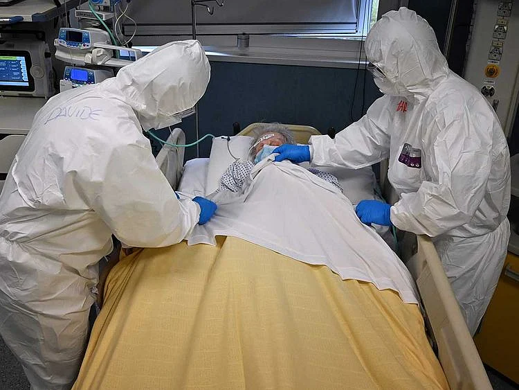 Italy health workers