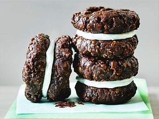 Recipe: Gluten-free no-bake chocolate cookies with coconut cream