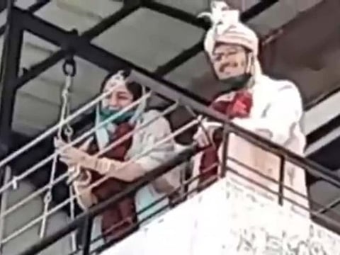Couple gets wedding celebration from police in India