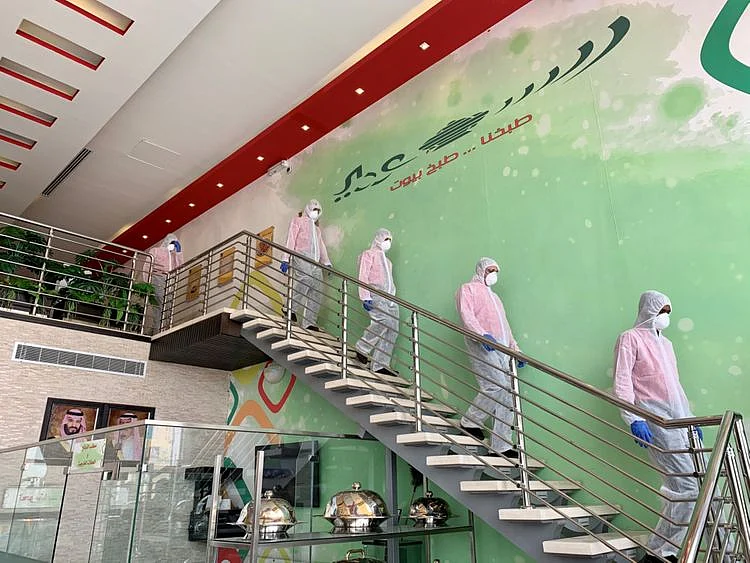 Copy of 2020-04-27T100052Z_458056089_RC2YCG9C8DGU_RTRMADP_3_HEALTH-CORONAVIRUS-RAMADAN-SAUDI-RESTAURANTS [1]-1588673407264