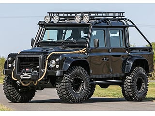 James Bond-chasing Land Rover Defender heading for auction 