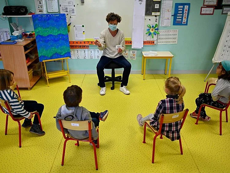 Children teacher mask France