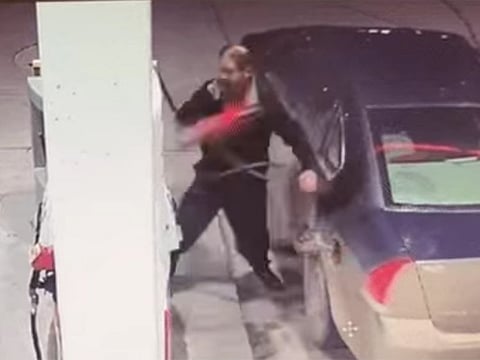 Hilarious footage has emerged out of the city of Brandon in Manitoba, Canada showing an angry man repeatedly hitting and smashing a fuel pump...