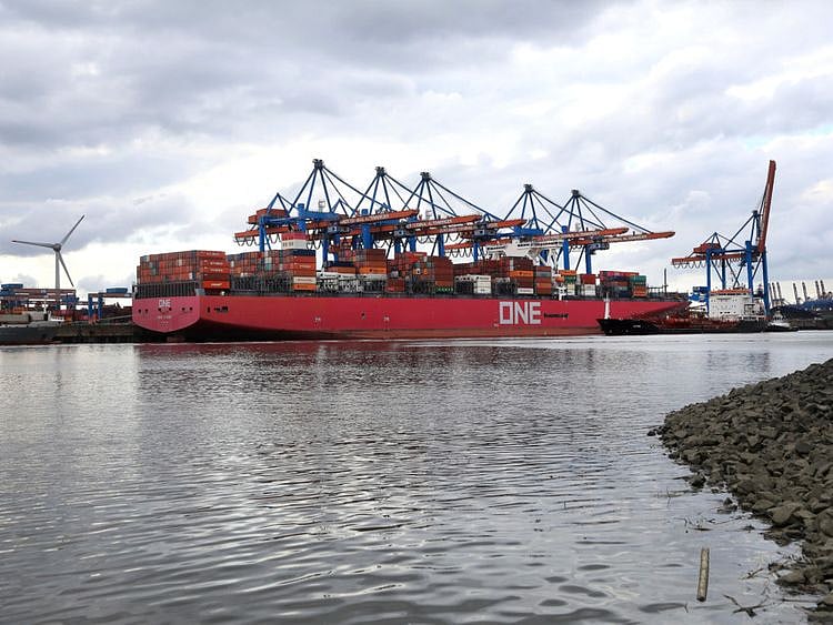 BUS 200515 GERMANY1-1589556484203