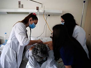 Medical students help COVID-19 hospital in Greece