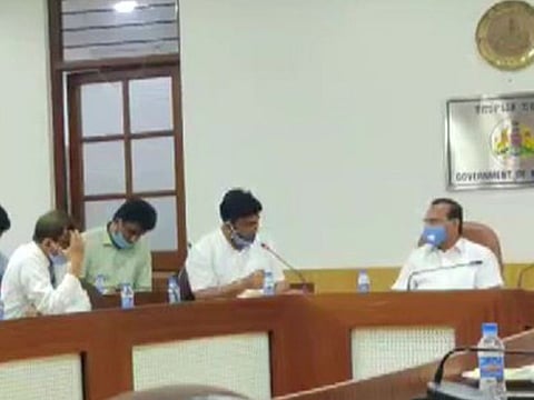 Union Minister DV Sadananda Gowda held a meeting with Deputy Chief Minister CN Ashwathnarayan, Medical Education Minister K Sudhakar, other leaders and officials over #COVID19, in Bengaluru earlier today.