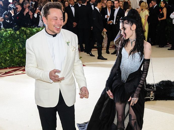 tab 200526 Elon Musk and Grimes-1590474346995