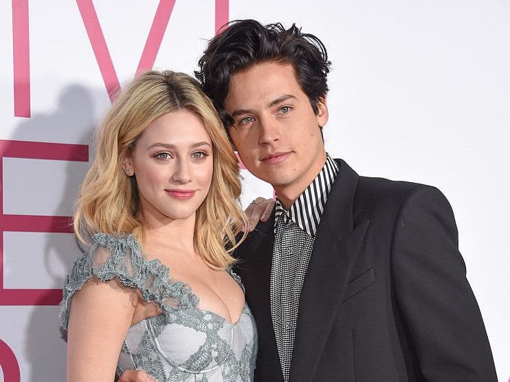 tab 200526 Lili Reinhart Cole Sprouse-1590474434453