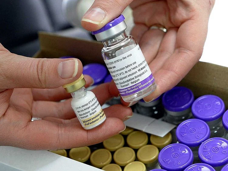 2020-05-28T104945Z_924905335_RC2MXG9E6AWM_RTRMADP_3_HEALTH-CORONAVIRUS-GSK-VACCINE-(Read-Only)
