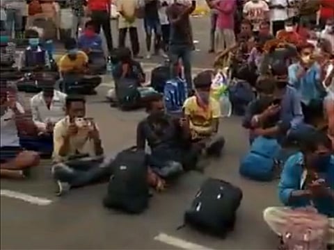 Goa police entertain stranded migrant workers with music