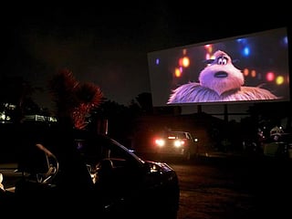Photos: Brazil drive-in, a welcome escape from pandemic