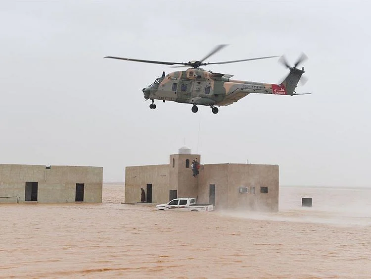 20200531_Oman_lifting