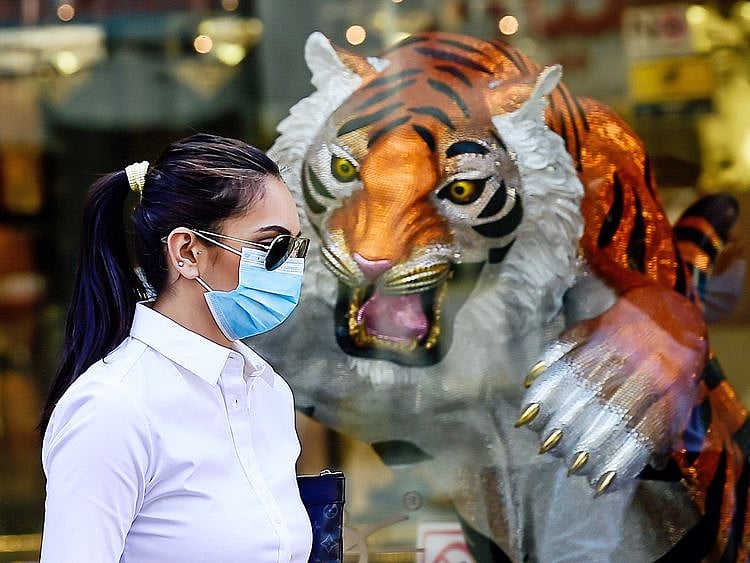 expat wearing mask, resident wearing mask, woman wearing mask, covid-19 in uae