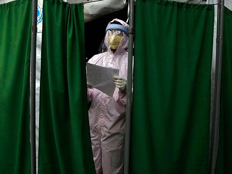 Nepal volunteers become local heroes during virus pandemic