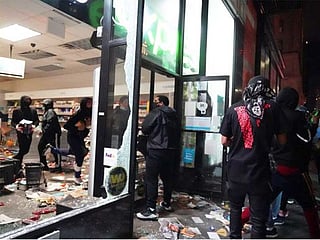 Looters smash their way into stores in New York