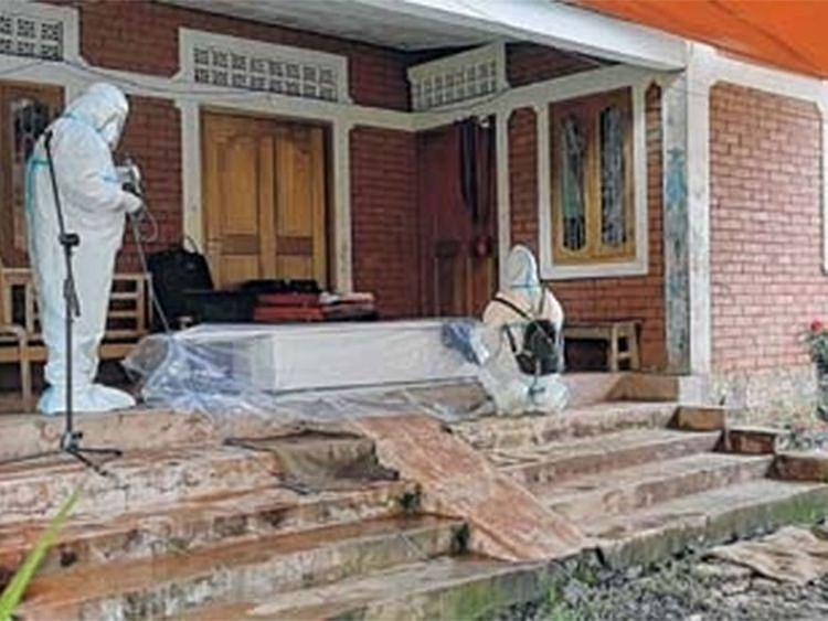 India: 22-year-old in quarantine pays final respects to her father who passed away