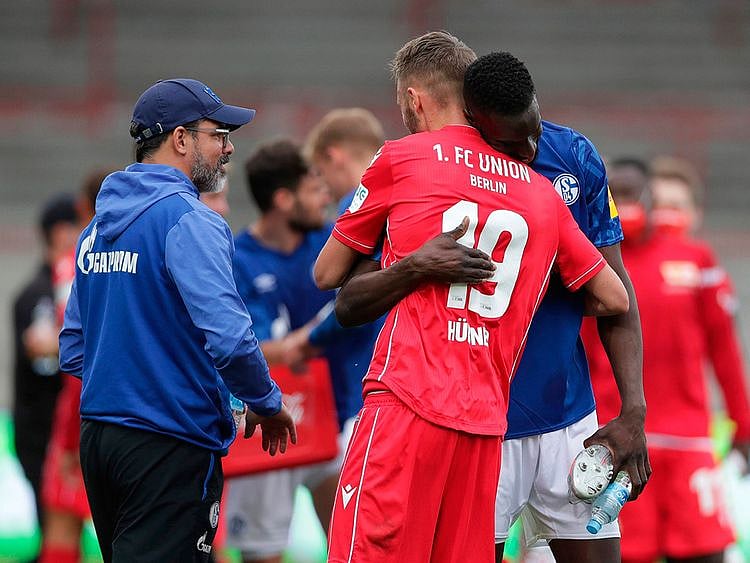 David Wagner, left, looks to be out of options at Schalke after the draw with Union Berlin.