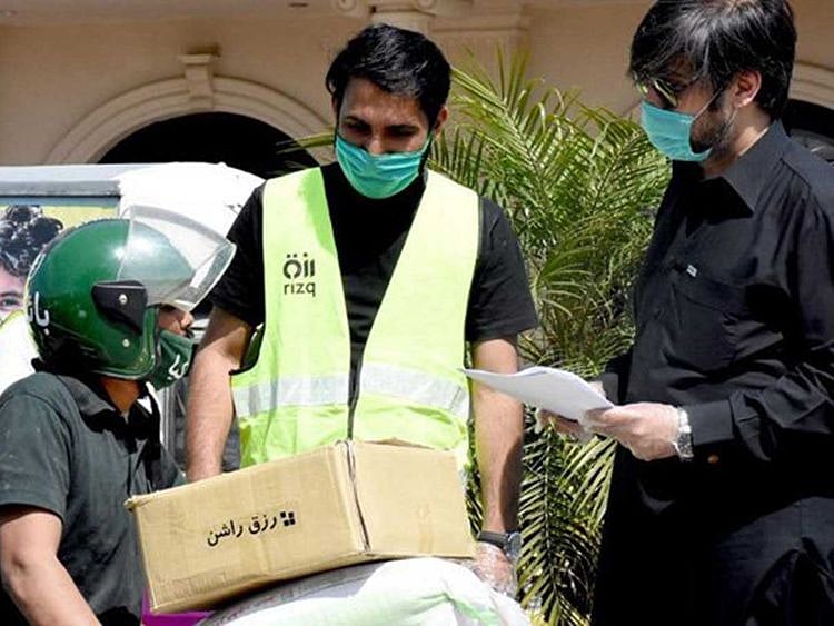Pakistani 'rizk' volunteers