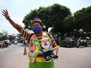 Out-of-work clowns in Guatemala beg for donations to survive