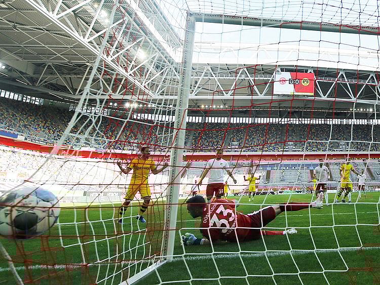 Erling Haaland steals the victory for Dortmund at Dusseldorf with the last action of the game.