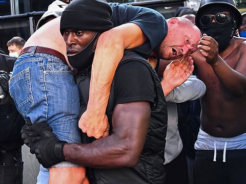#BlackLivesMatter protester helps injured rival protest