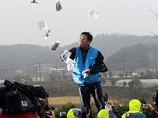 South Korean activist floats leaflets to North amid tensions