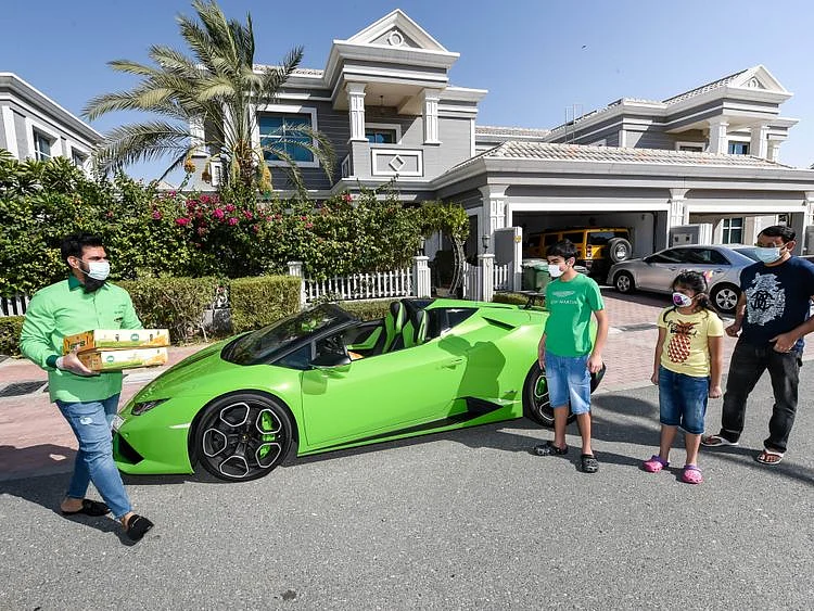 NAT 200622  MANGO IN LAMBORGHINI-3-1592900834185