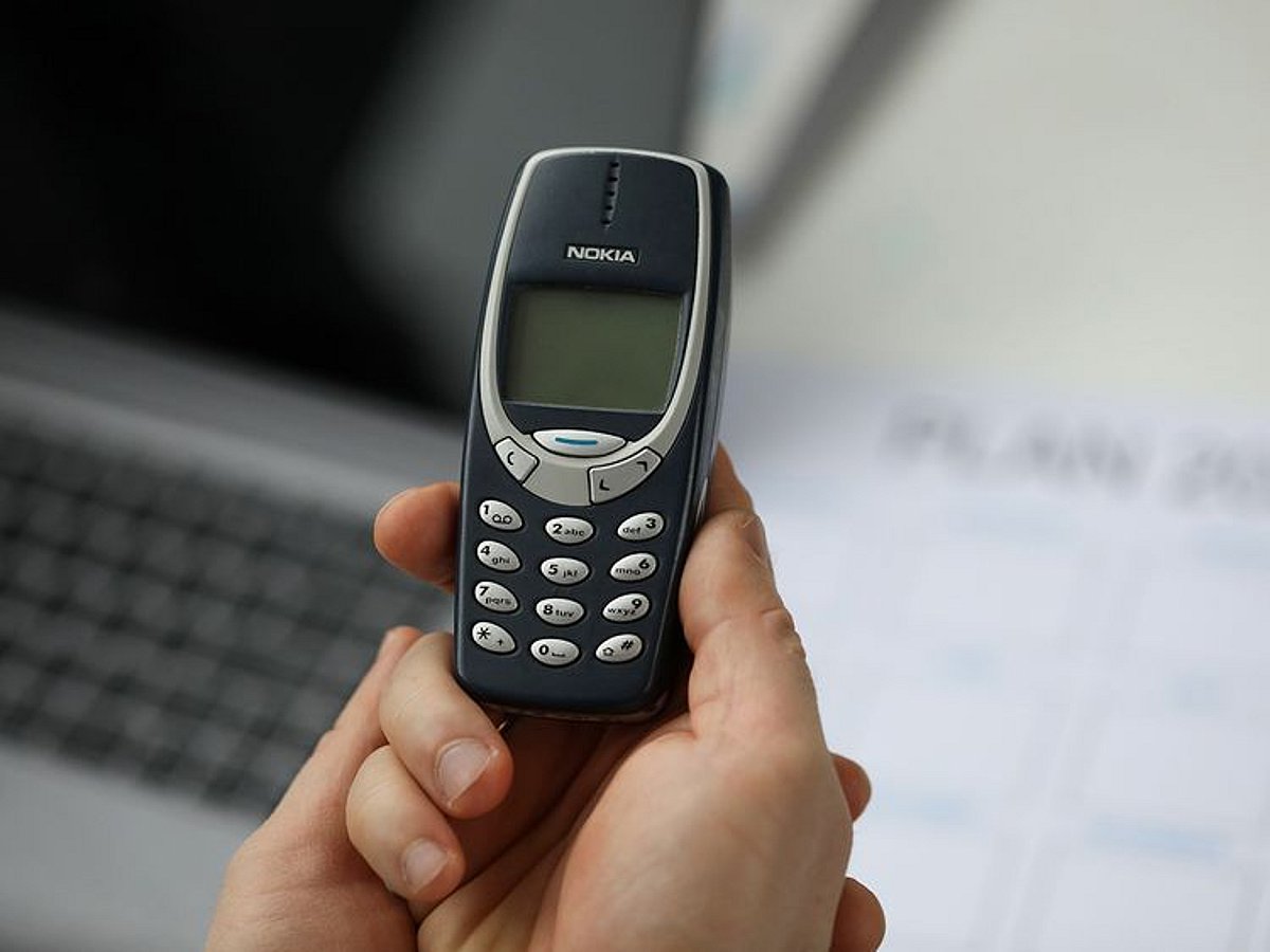 Classic Phone Features Still Missed by Users, According to Gulf News Report