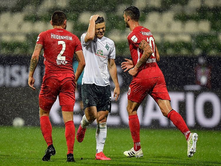 Werder Bremen's Milot Rashica reacts disappointed during the play-off against Heidenheim in Bremen