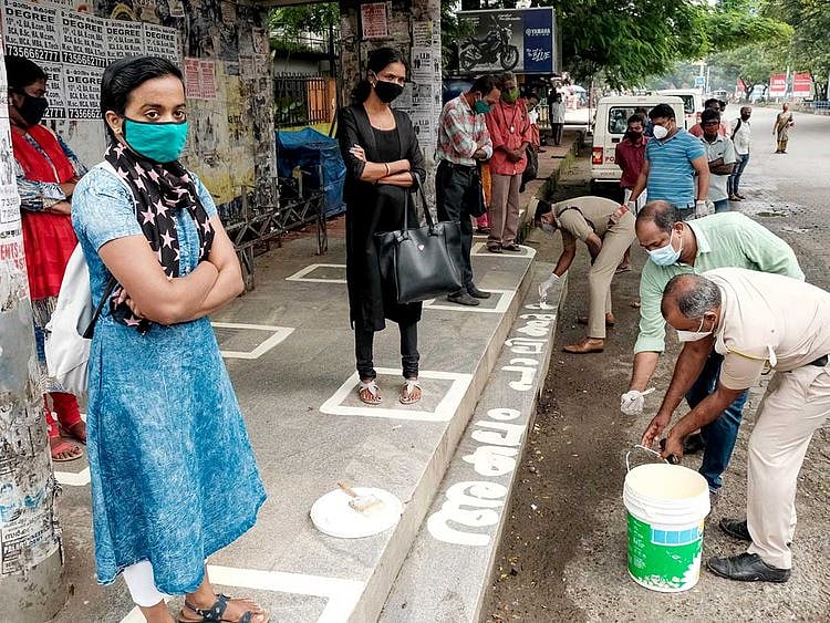 Kerala police Kochi social distancing