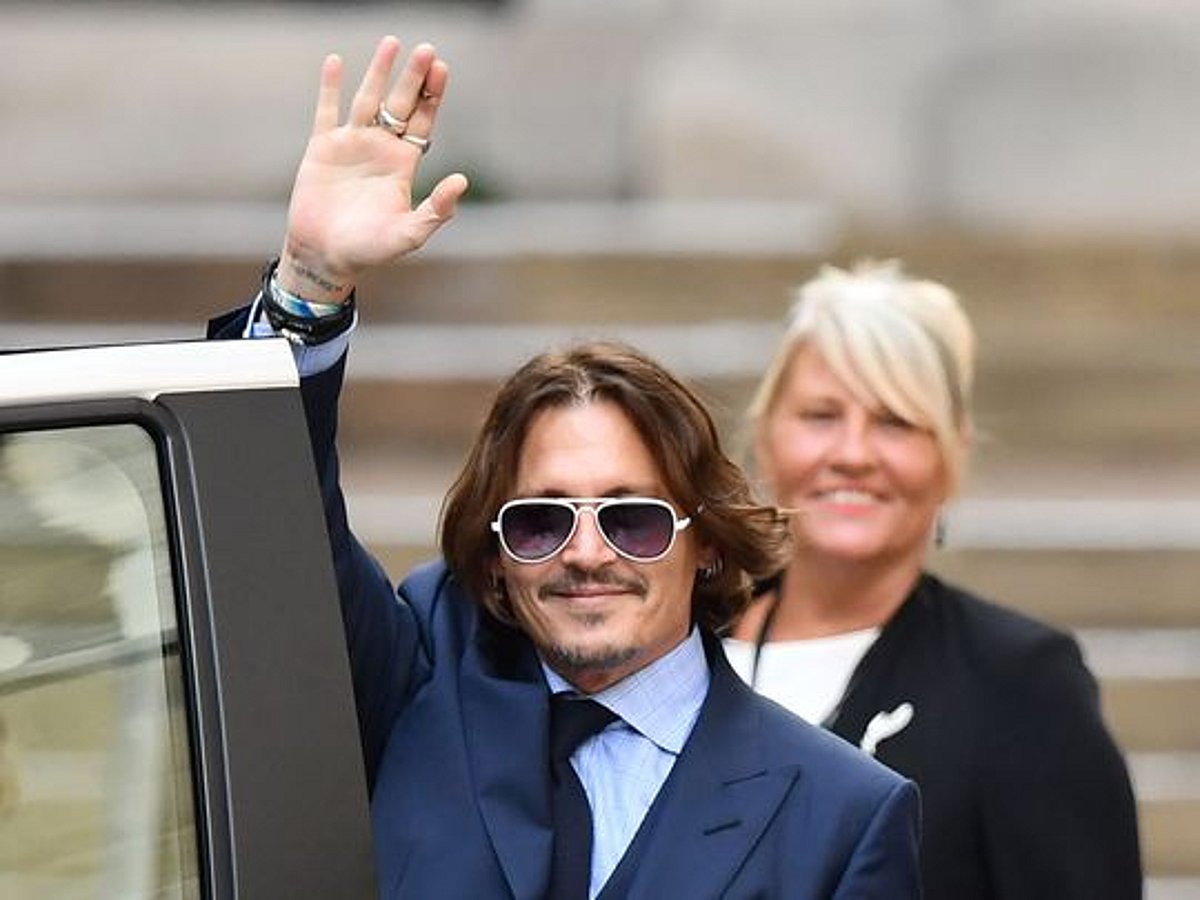 Johnny Depp ex-employee: Amber Heard asked him to lie about dogs