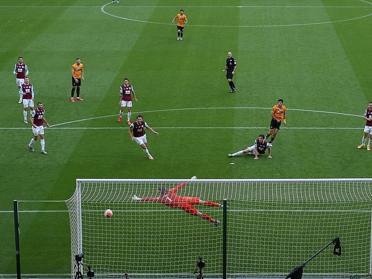 Raul Jimenez scores for Wolves