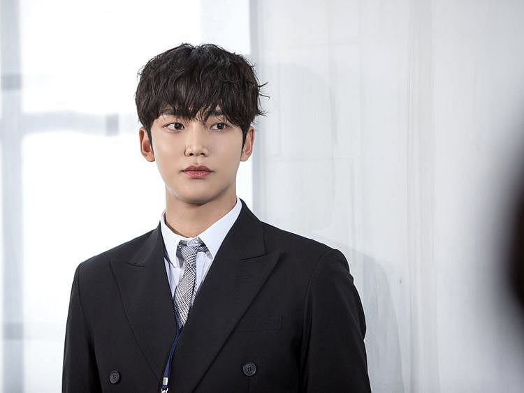 SF9’s Rowoon-1595147685337