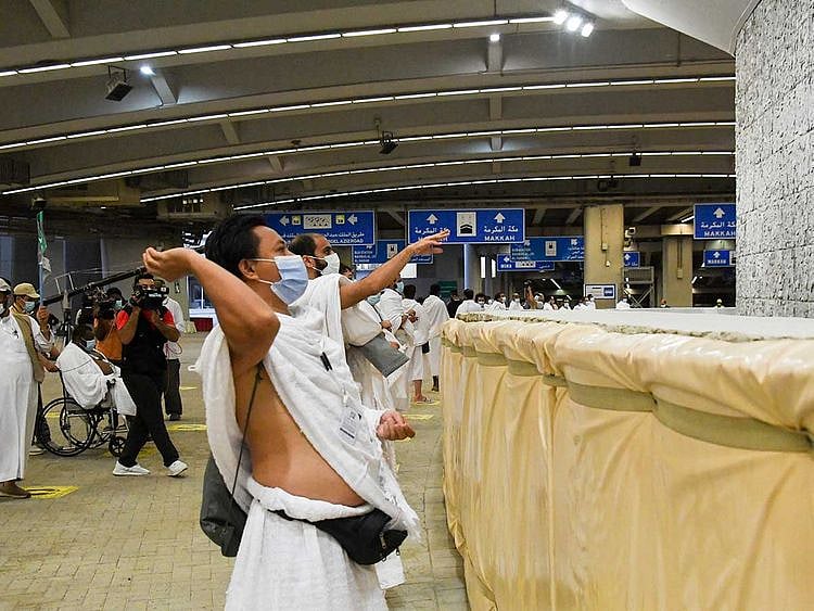 Stone throwing ritual Mina Saudi Arabia