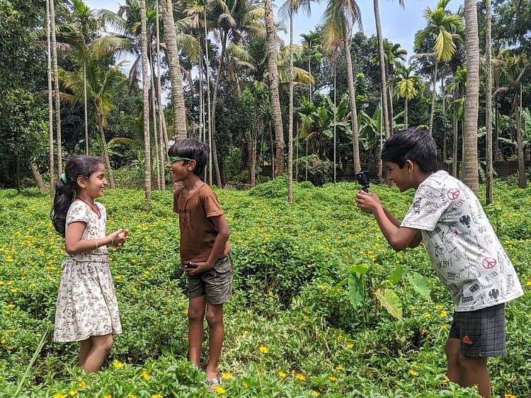 Child actors Ansu Maria Thomas, Vasudev S Marar, Suryadev S Marar in Kalla Nottam (2)-1596606776049