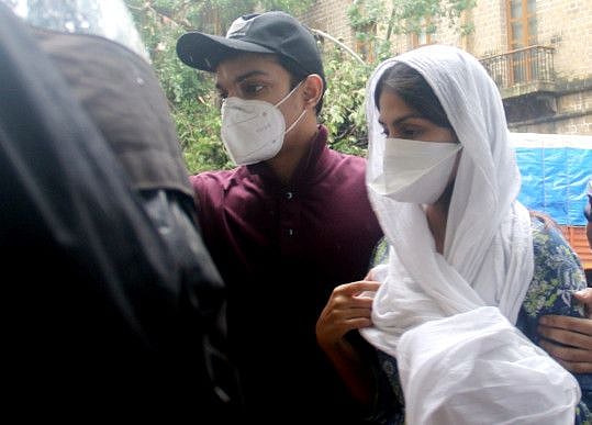 Rhea Chakraborty-1596796965313