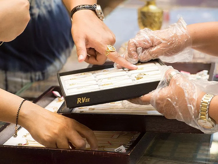 Stock UAE Gold