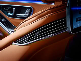 Mercedes-Benz shows off luxurious new S-Class cabin