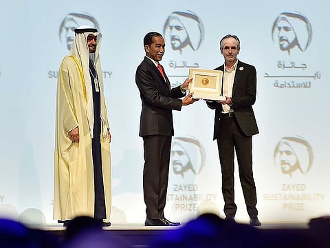 His Highness Shaikh Mohammad Bin Zayed Al Nahyan, Crown Prince of Abu Dhabi and Deputy Supreme Commander of the UAE Armed Forces, and Joko Widodo, President of Indonesia, present the Energy Award  to Electricians Without Borders at the Abu Dhabi Sustainability Week held on January 13 this year