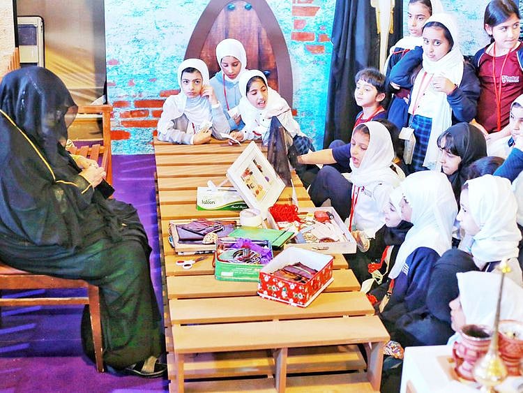 NAT-Children-learn-the-heritage