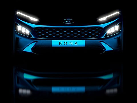 The facelifted Kona appears to have a wider stance and a sleeker face which Hyundai says is thanks to the “shark-inspired nose”. 