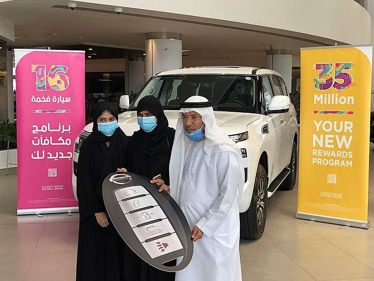 National-Bonds-Aug-2020-winners-Mohamed--Almarzooqi-with-his-family-for-web