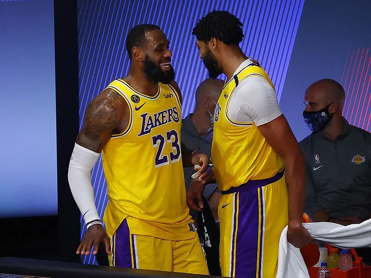 Lebron James and Anthony Davies celebrate victory.
